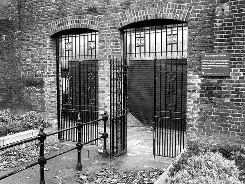 Marshalsea Gates by Russel Kenny (CC-BY-SA 3.0)