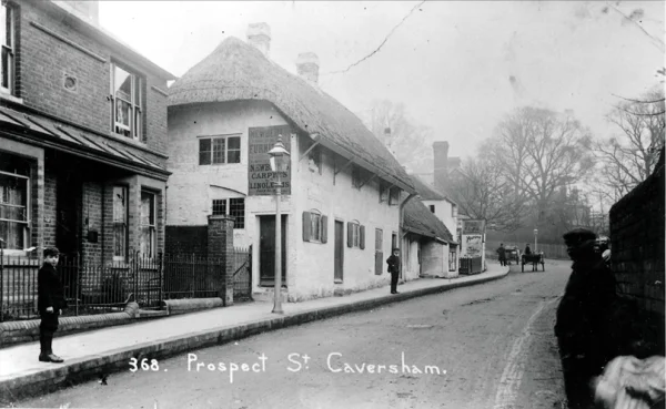 Black and white picture of Prospect Street, Caversham, Reading around 1910 featuring a thatched building. Image courtesy of Reading Local Illustrations Collection