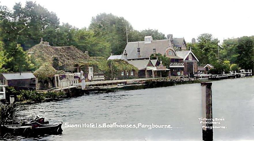 Pangbourne, the Swan Hotel and boathouse, built in the 1640s
